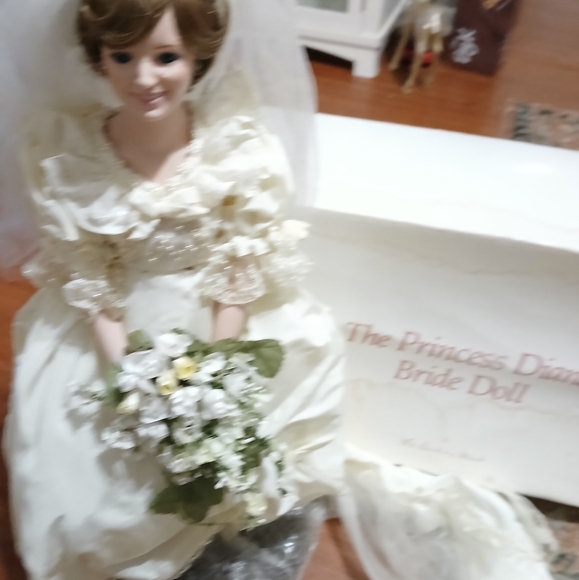 Princess Diana doll - Picture 4 of 14
